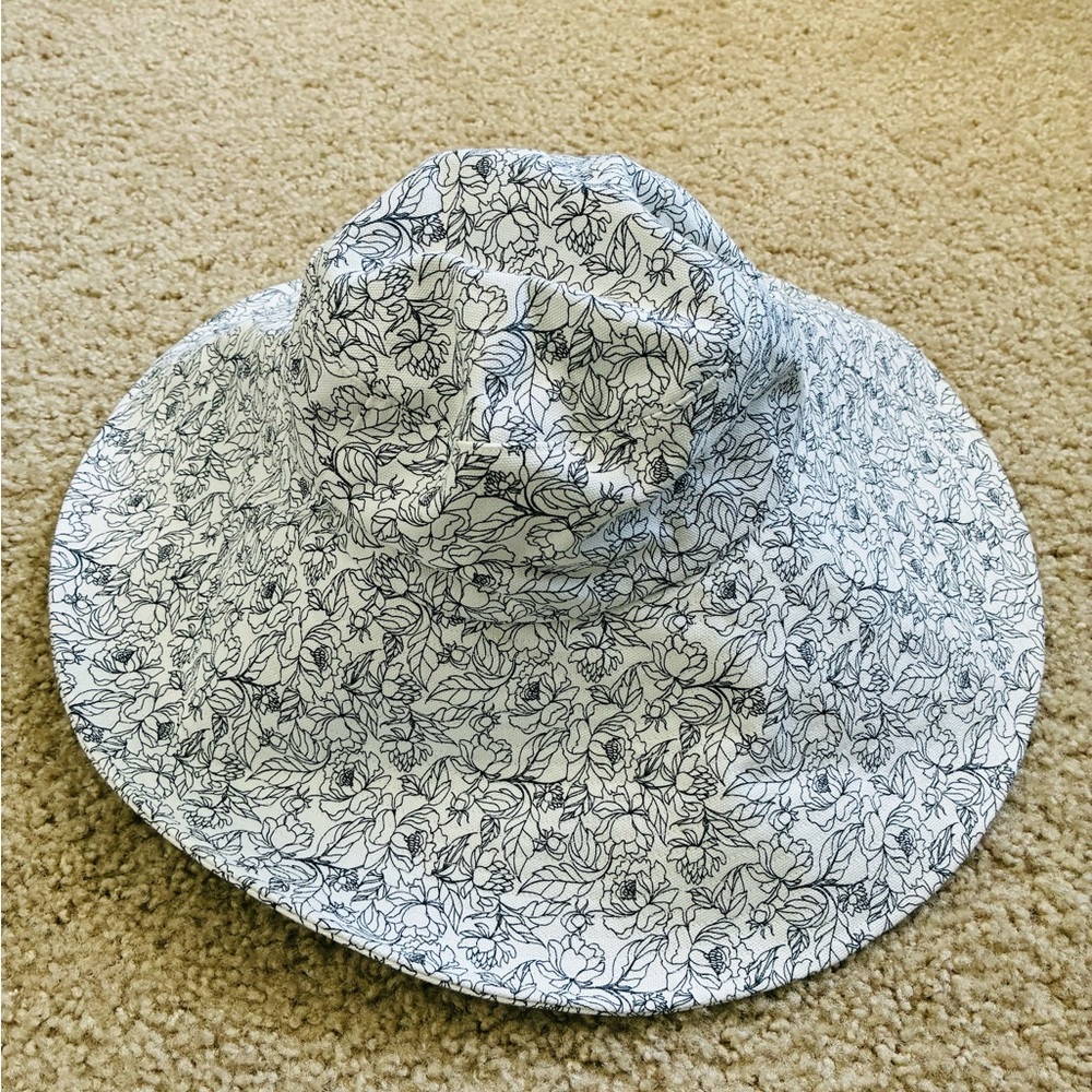 Floral Wide-Brim Sun Hat in White with Navy Floral Print